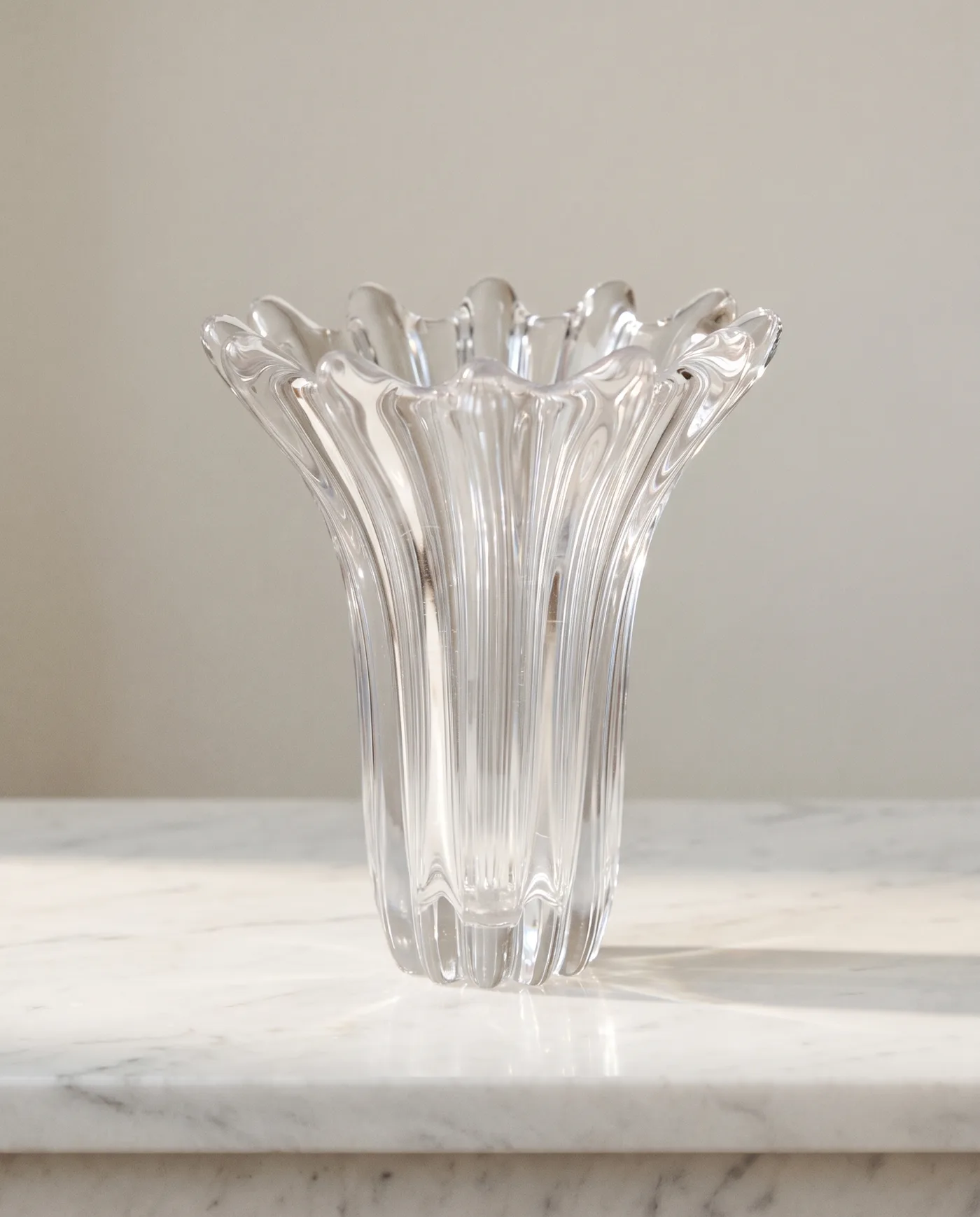 Vase corolle en cristal taillé